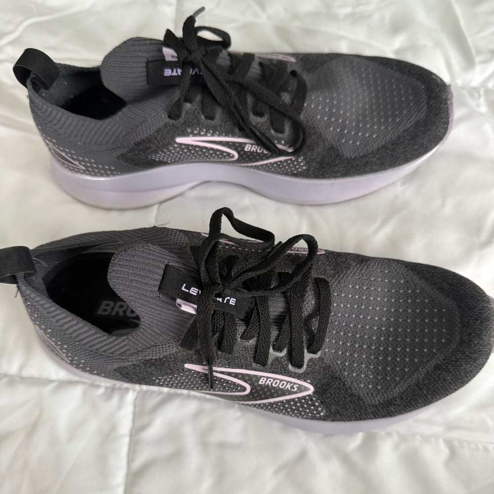 Brooks Women's Levitate StealthFit 5 Black/Purple Size 7.5